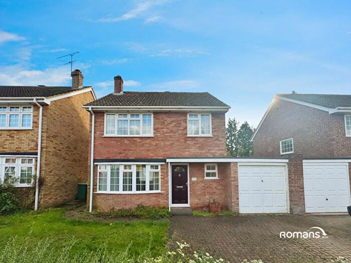 3 Bedroom Semi Detached House For Sale In Tiverton Road, Basingstoke, Hampshire, RG23