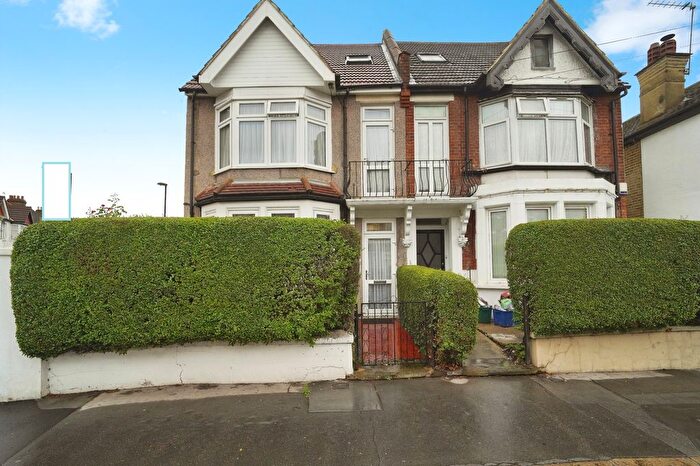 6 Bedroom Semi Detached House For Sale In Bensham Lane, Croydon, Surrey, CR0