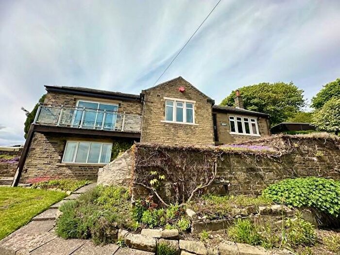 3 Bedroom Detached House For Sale In Holme Dene, Warley, Halifax, HX2