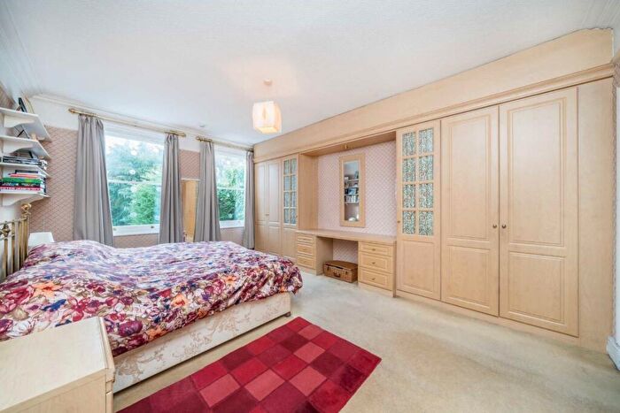 4 Bedroom Detached House For Sale In Park Road, Kingston Upon Thames, KT2 - Photo 6