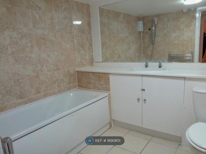 3 Bedroom Terraced House To Rent In Delce Road, Rochester, ME1