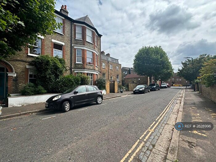2 Bedroom Flat To Rent In Stoke Newington, London, N16