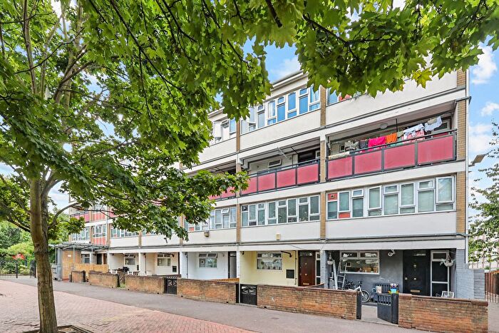 3 Bedroom Flat To Rent In Brabazon Street, London, E14