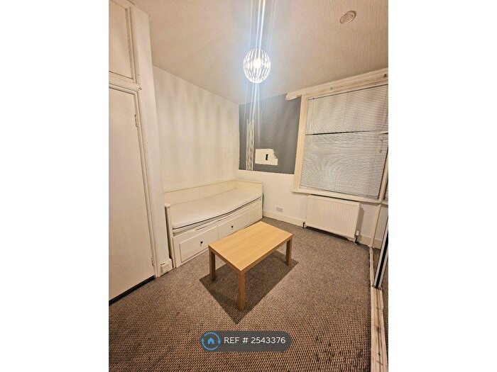 1 Bedroom Flat To Rent In Perham Road, London, W14