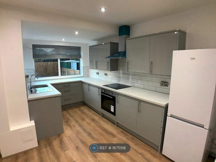 3 Bedroom Semi-Detached House To Rent In Sycamore Drive, Chester, CH4