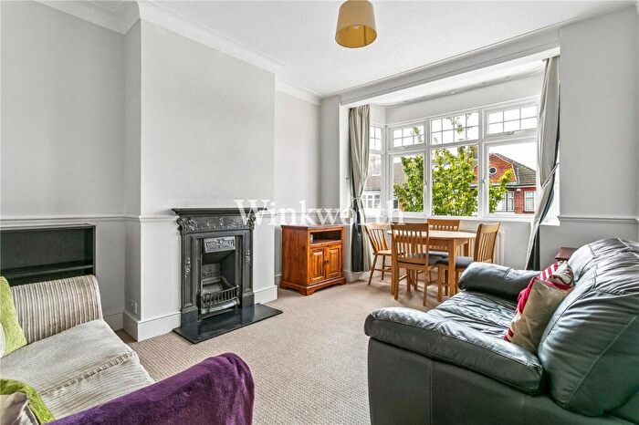 2 Bedroom Apartment To Rent In Stirling Road, London, N22