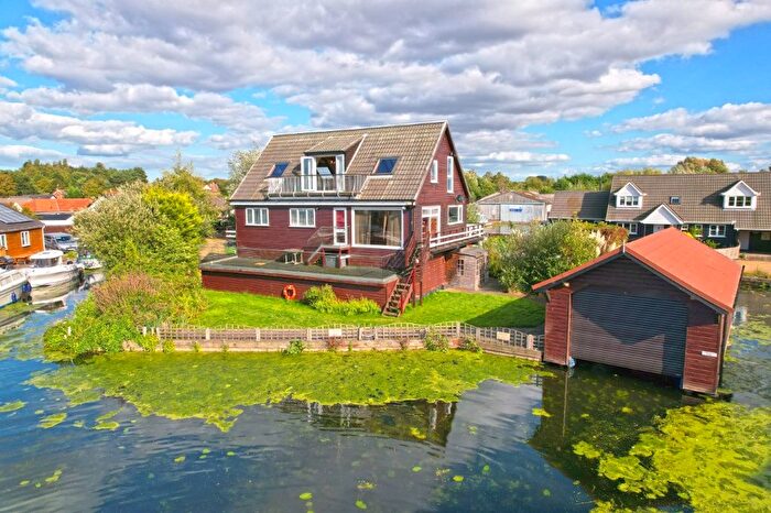3 Bedroom Detached House For Sale In Marsh Road, Hoveton, NR12