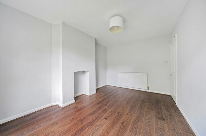 2 Bedroom Apartment For Sale In Trinity Road, London, N2