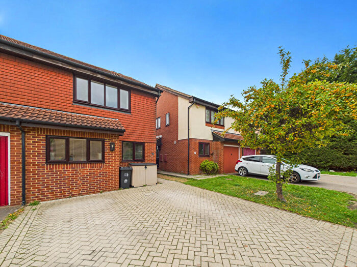 3 Bedroom Semi-Detached House For Sale In Watlings Close, CR0
