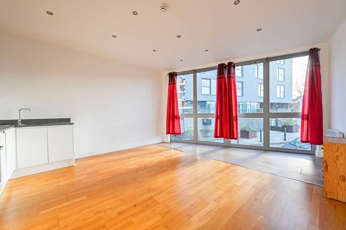 1 Bedroom Flat To Rent In Wick Lane, Bow, London, E3