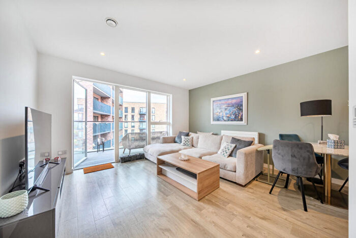 2 Bedroom Flat For Sale In Purbeck Gardens, Sydenham, London, SE26