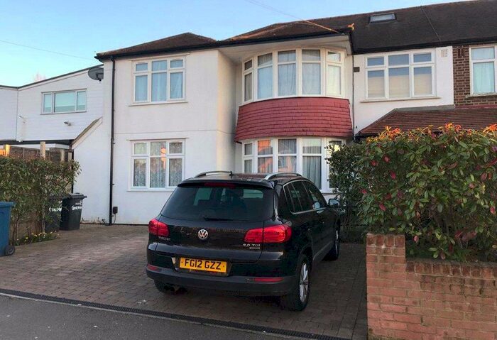 2 Bedroom Apartment To Rent In Gordon Avenue, London, London, HA7