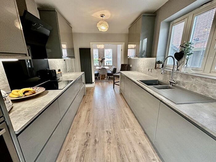 4 Bedroom Detached House For Sale In Newfield Close, Barnby Dun, Doncaster, DN3