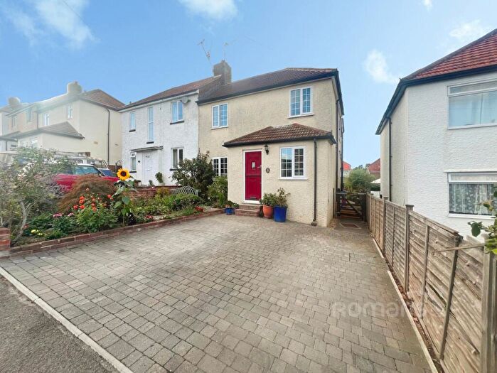 2 Bedroom Semi-Detached House For Sale In Belle Vue Road, Aldershot, Hampshire, GU12