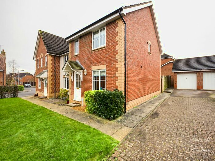 3 Bedroom Terraced House To Rent In Waine Close, Buckingham, Buckinghamshire, MK18