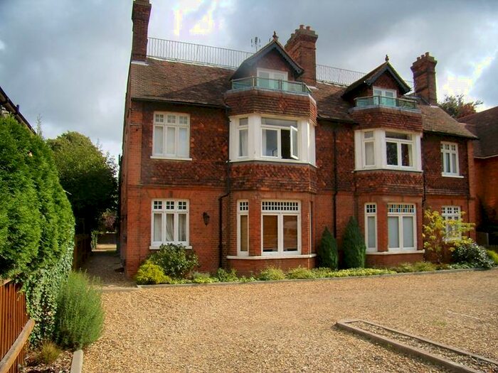 2 Bedroom Apartment To Rent In Hills Road, Cambridge, CB2