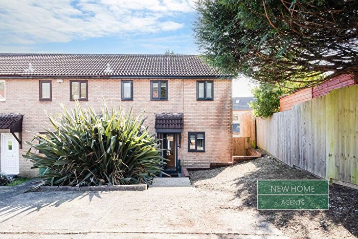 3 Bedroom End Of Terrace House For Sale In Tylcha Ganol Tonyrefail, Porth, CF39