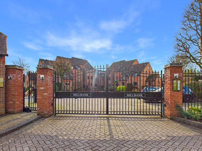 2 Bedroom Flat To Rent In Mill Road, Marlow, Buckinghamshire, SL7