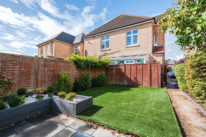 2 Bedroom Apartment For Sale In Stourcliffe Avenue, Bournemouth, BH6
