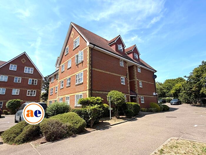 2 Bedroom Flat For Sale In Canada Road, Slade Green ** Video & D Floorplan Available **, DA8