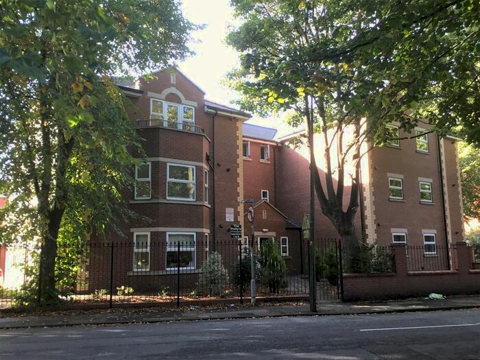 2 Bedroom Flat To Rent In Heneage Road, Grimsby, DN32