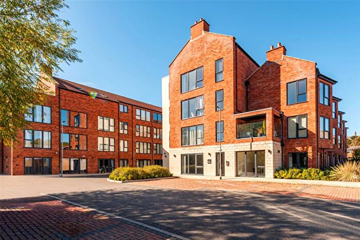 2 Bedroom Apartment For Sale In Cornwalls Meadow, Buckingham, Buckinghamshire, MK18