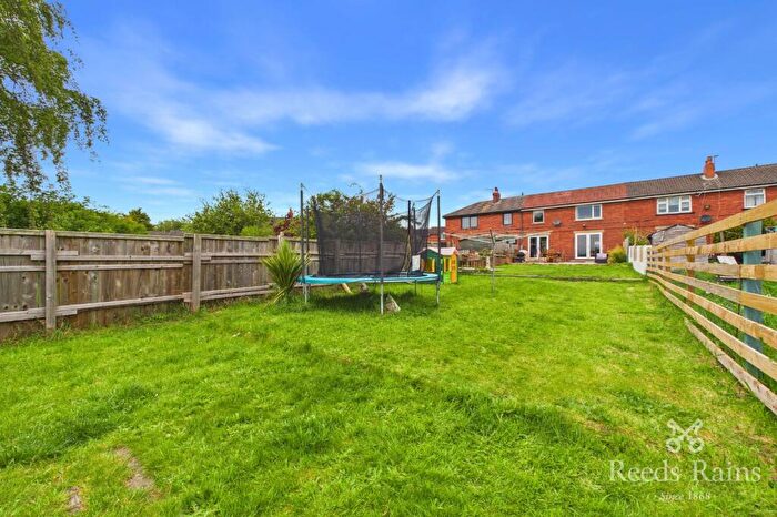 3 Bedroom Terraced House For Sale In Northfield Avenue, Rothwell, Leeds, West Yorkshire, LS26