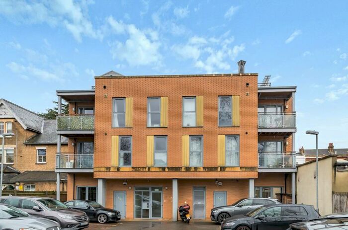 2 Bedroom Flat To Rent In Blyth Road Bromley, BR1