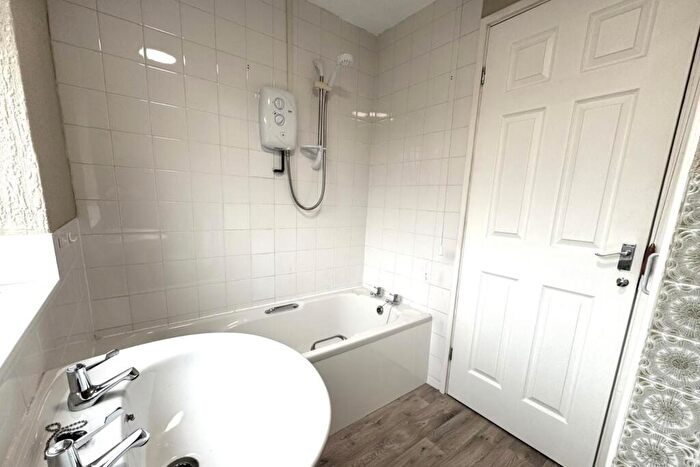 3 Bedroom House To Rent In Ruston Close, Chesterfield, S40