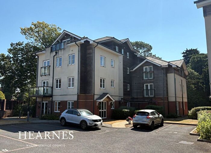 2 Bedroom Flat For Sale In Lindsay Road, Poole, BH13