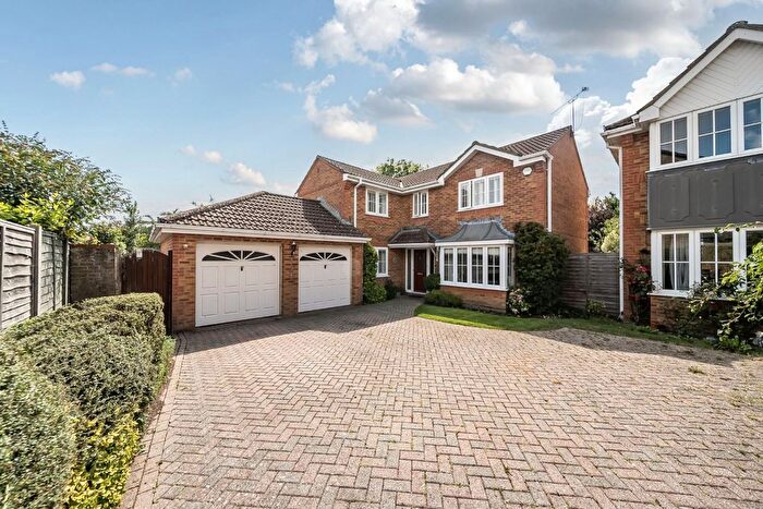 4 Bedroom Detached House For Sale In Pipit Close, Waterlooville, PO8