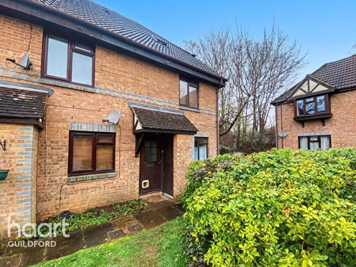 2 Bedroom Maisonette For Sale In Dairymans Walk, Guildford, GU4