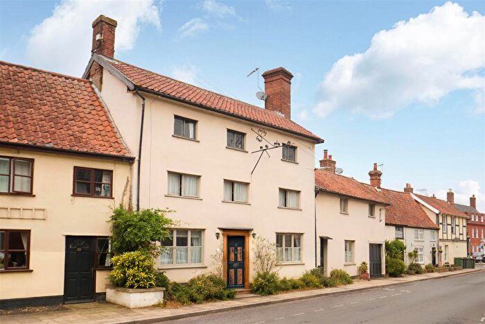 5 Bedroom Town House For Sale In Broad Street, Harleston, IP20
