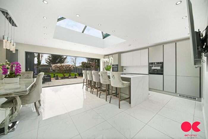 4 Bedroom Semi Detached House For Sale In Balgores Lane, Gidea Park, RM2