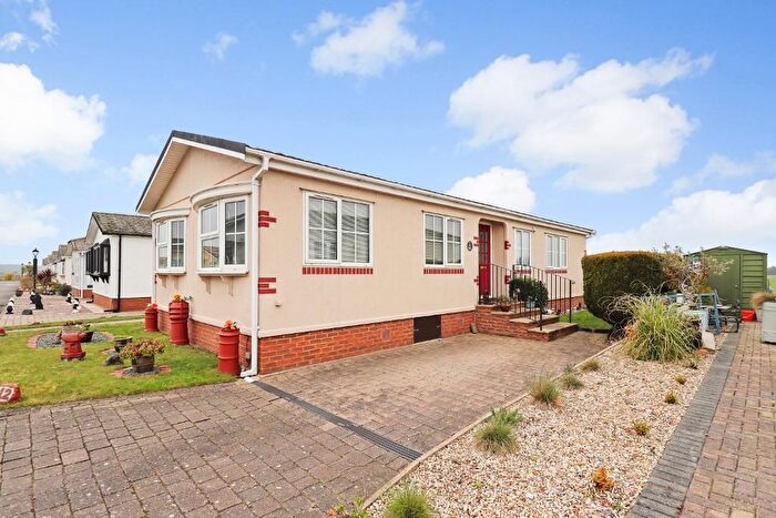 2 Bedroom Mobile/park Home For Sale In Greenacres Park, Golf Road, Deal, Kent, CT14