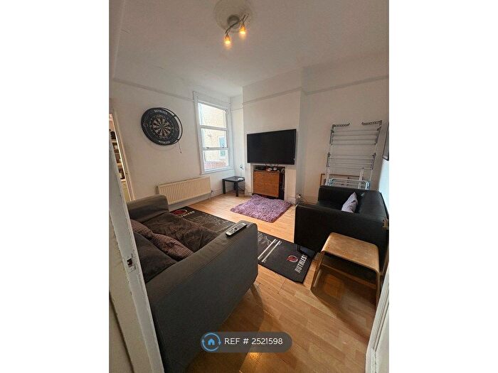 4 Bedroom Semi-Detached House To Rent In Eswyn Road, London, SW17