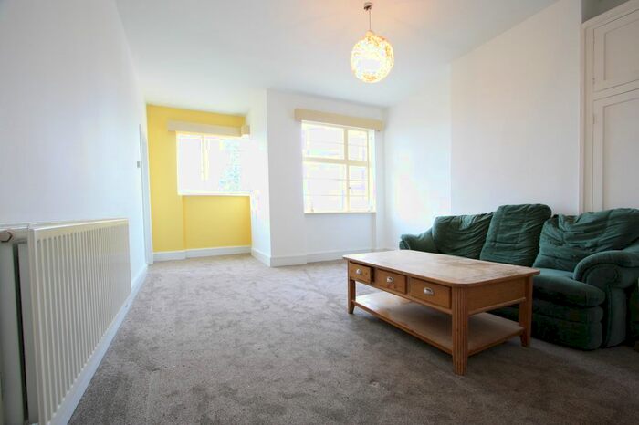 2 Bedroom Flat To Rent In Clapham Common North Side, London, SW4