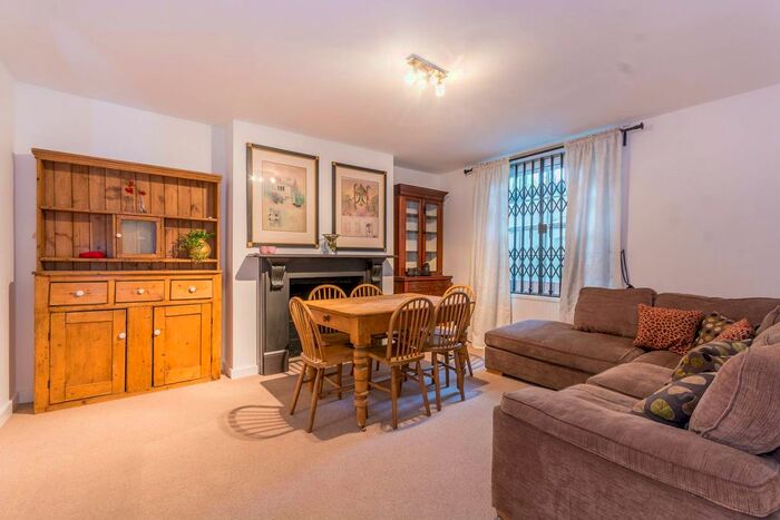 2 Bedroom Flat To Rent In Sussex Gardens, Hyde Park Estate, London, W2