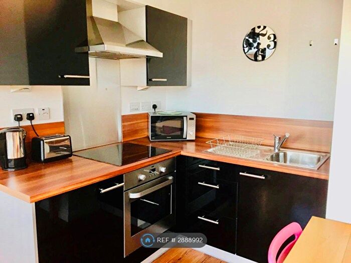 1 Bedroom Flat To Rent In Mann Island, Liverpool, L3
