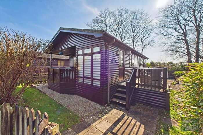 2 Bedroom Bungalow For Sale In The Thatches, Devon, PL21