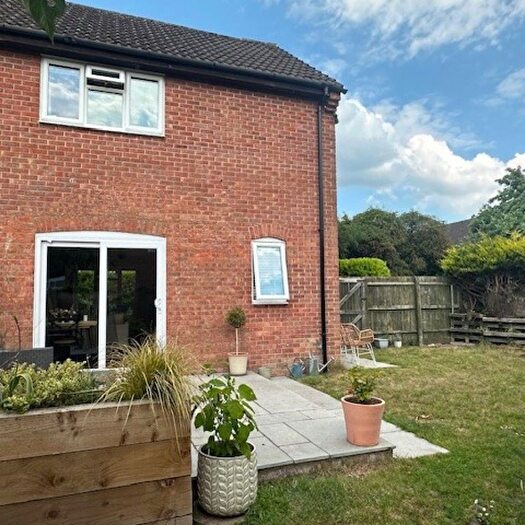 2 Bedroom Semi-Detached House For Sale In Boscawen Way, Thatcham, RG19