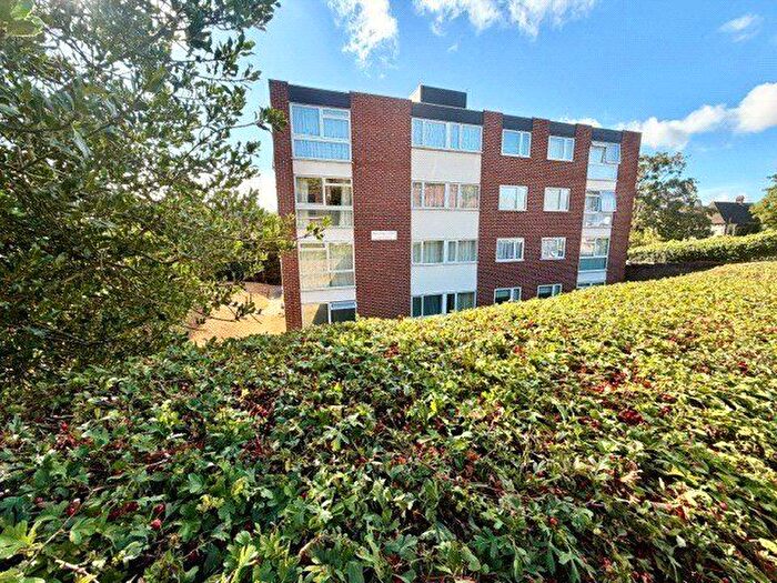 2 Bedroom Flat For Sale In Pampisford Road, Purley, CR8