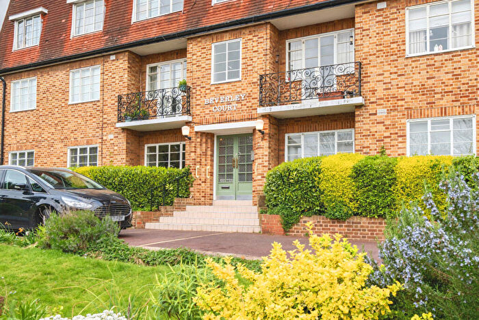 2 Bedroom Flat For Sale In Western Road, East Finchley, London, N2