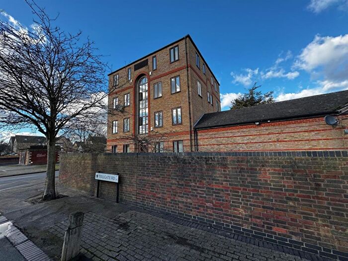 2 Bedroom Flat To Rent In Tollgate Road, Beckton, E6