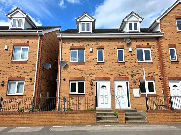 4 Bedroom End Terrace House To Rent In Halfway Close, Goldthorpe, Rotherham, S63