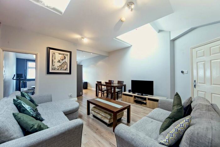 2 Bedroom Flat To Rent In Croham Road, South Croydon, CR2