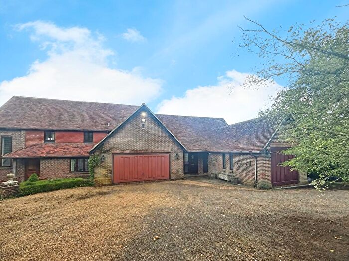 4 Bedroom Character Property To Rent In Well Lane, Alton, GU34