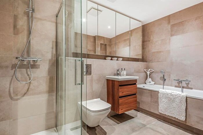 3 Bedroom House To Rent In Bute Mews, London, NW11