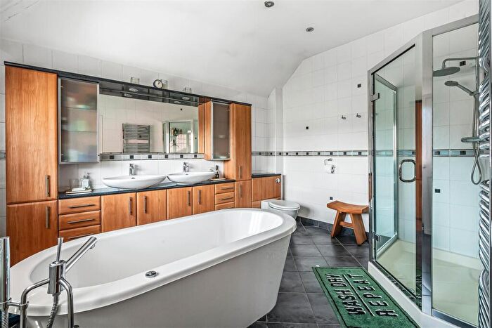 6 Bedroom Detached House For Sale In The Old Street, Fetcham, KT22
