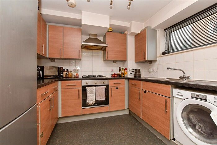 2 Bedroom Flat For Sale In Weighton Road, London, SE20